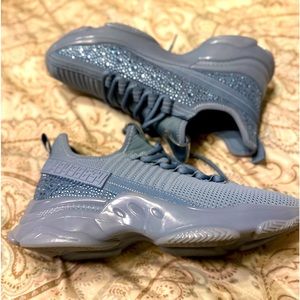 Steve Madden EUC Sz 10 rhinestone sneakers